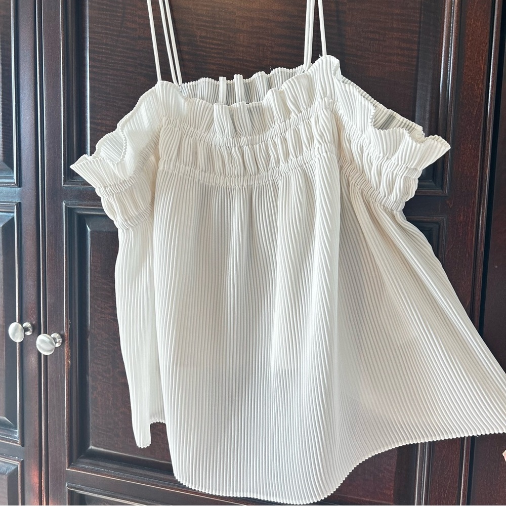 Camisole Women’s Small Ivory Pleated Chiffon Straight Neckline Banana Republic